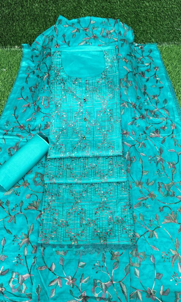 লাকনো কাজের পেষ্ট কালার