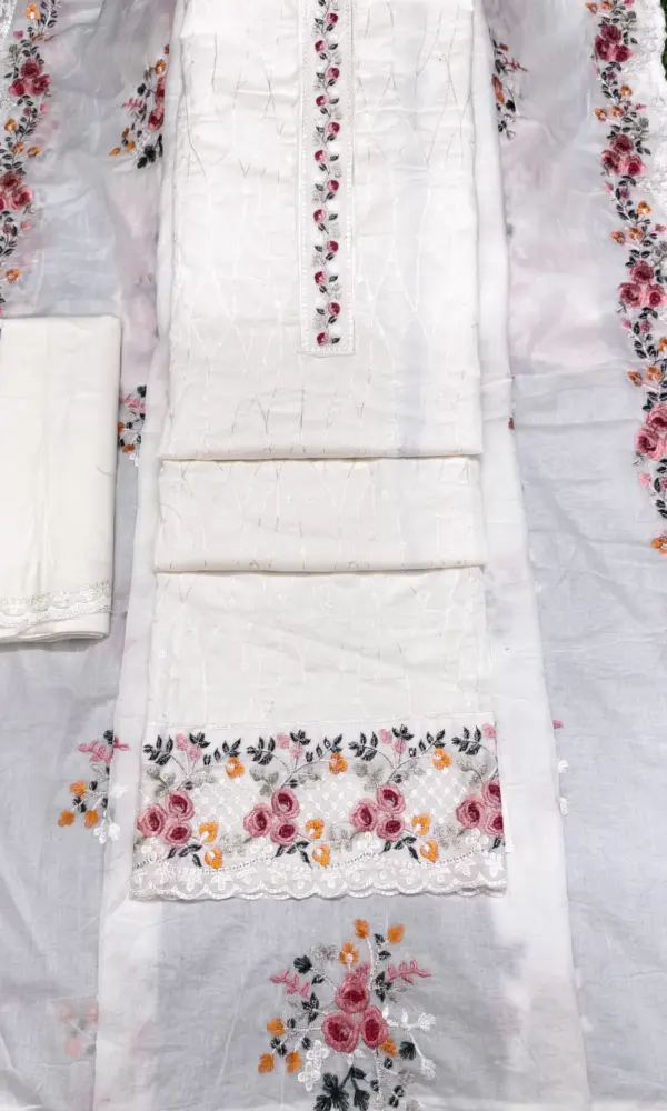 লতা চিকুংছ অফ হোয়াইট  কালার