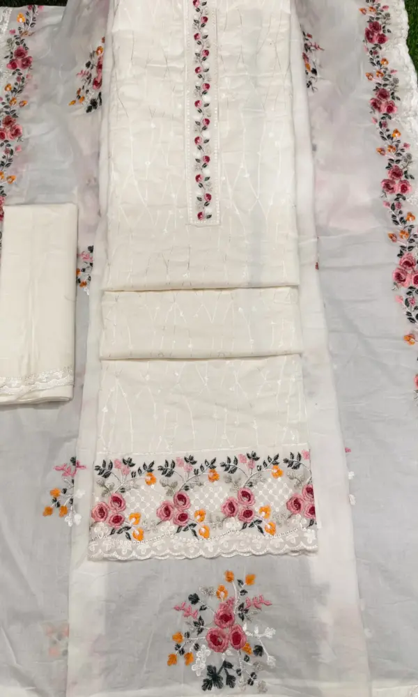 লতা চিকুংছ -  ক্রিম কালার